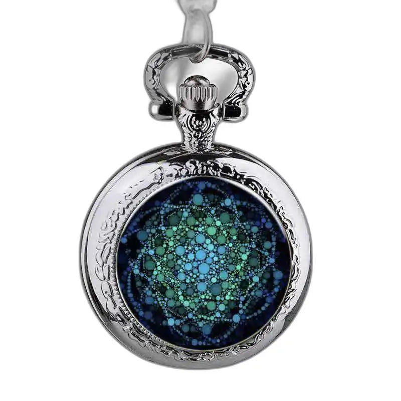 Elegant beaded roset vedhængsur med blåt og grønt geometrisk design